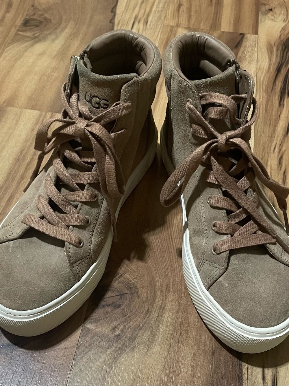 UGG Olli Taupe Suede Side Zip High Top Sneakers Sz 6.5